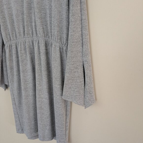 Grey dress with split sleeves - Picture 2 of 4